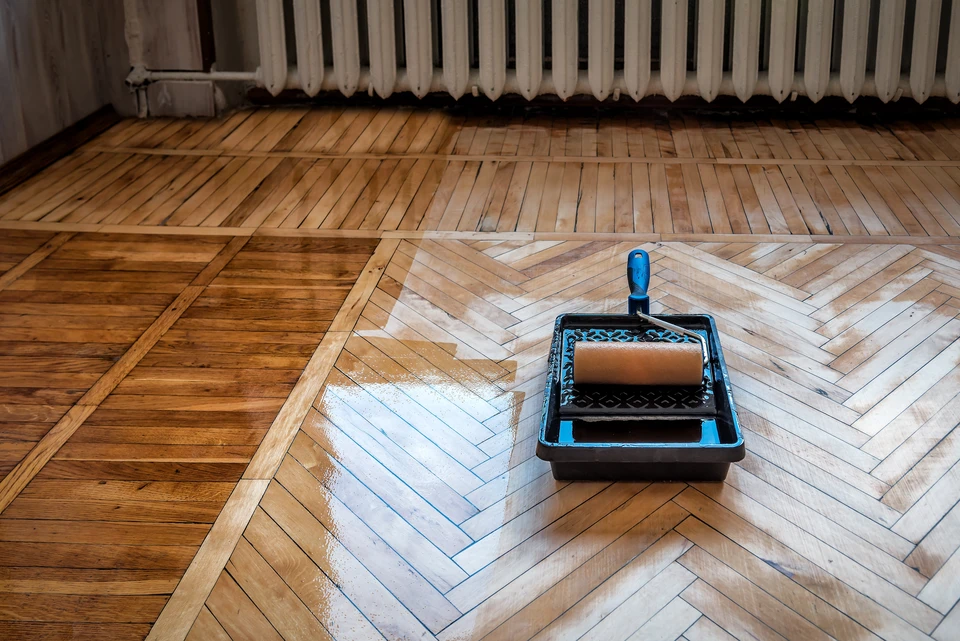 Int&eacute;rieur r&eacute;sidentiel avec parquet en cours de r&eacute;novation
